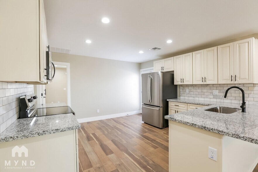 Building Photo - 5108 S 23rd Ave