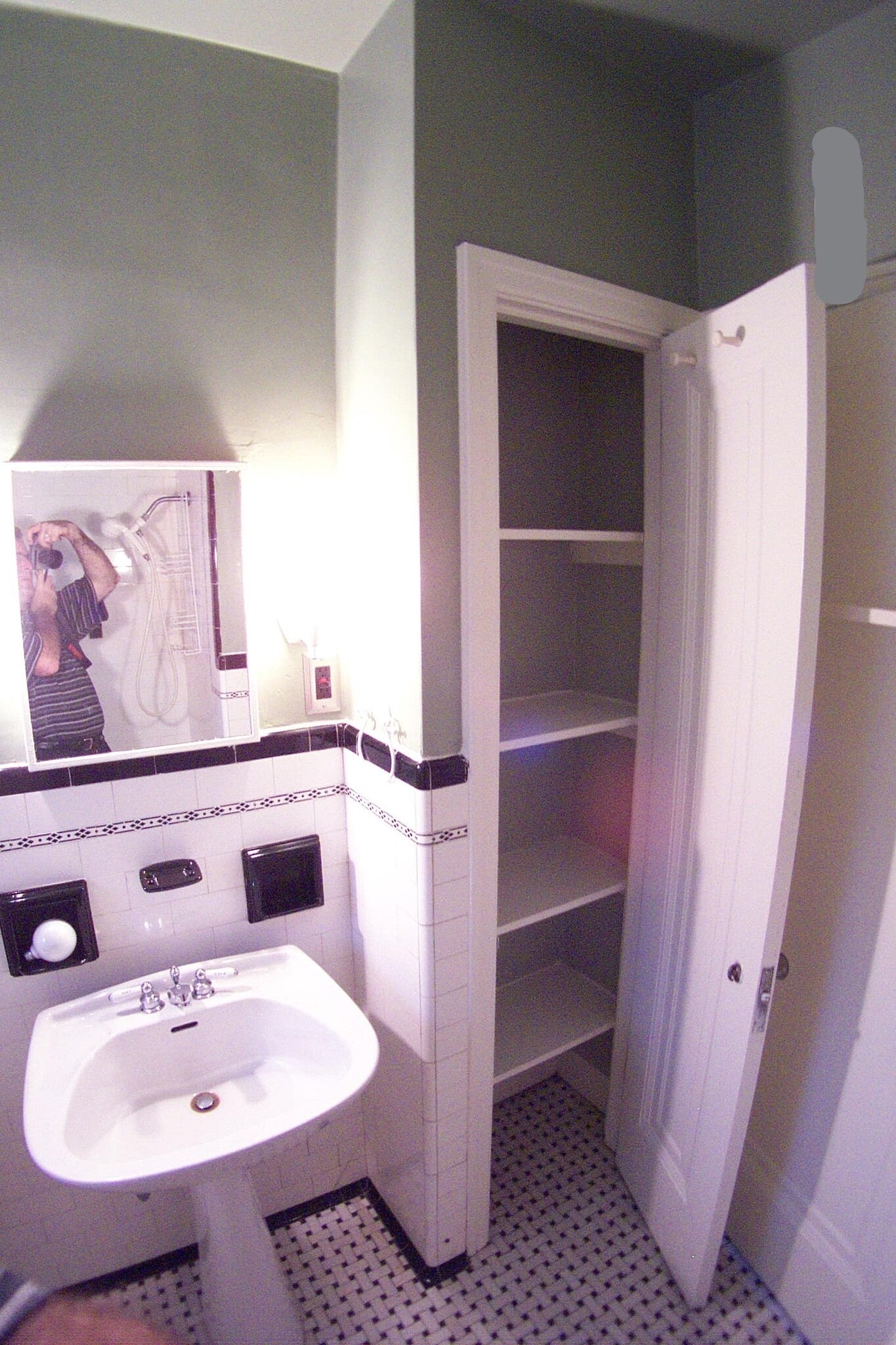 Bathroom with linen closet - 330 S Aiken Ave