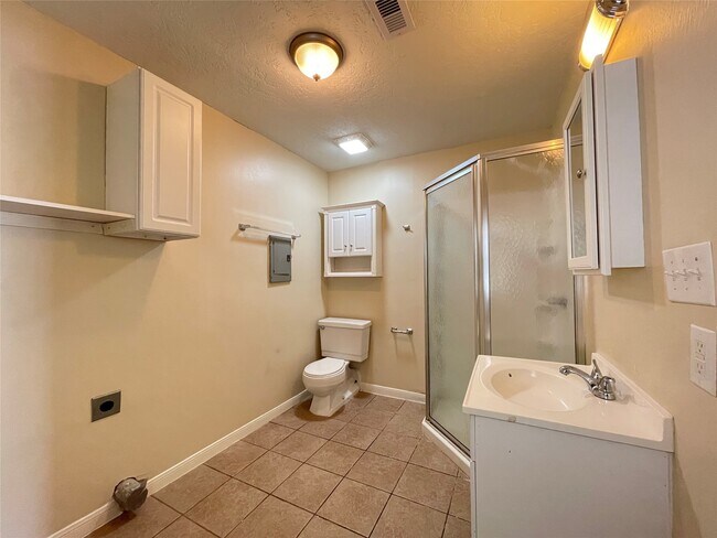 Building Photo - 140 Laurel St