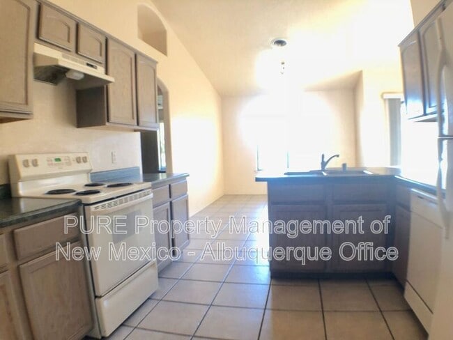 Building Photo - 4905 Kingsway Dr