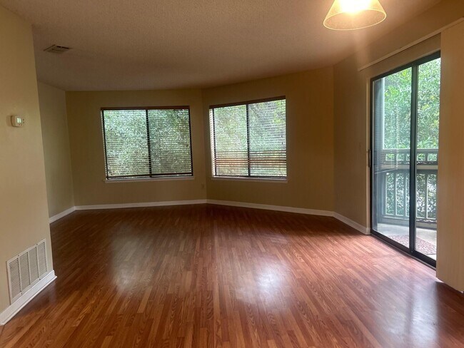 Building Photo - 55 Bay Dr