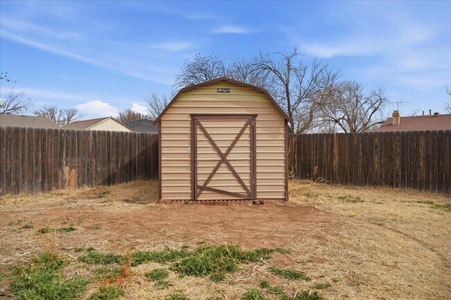 Building Photo - 608 N Colton Ave