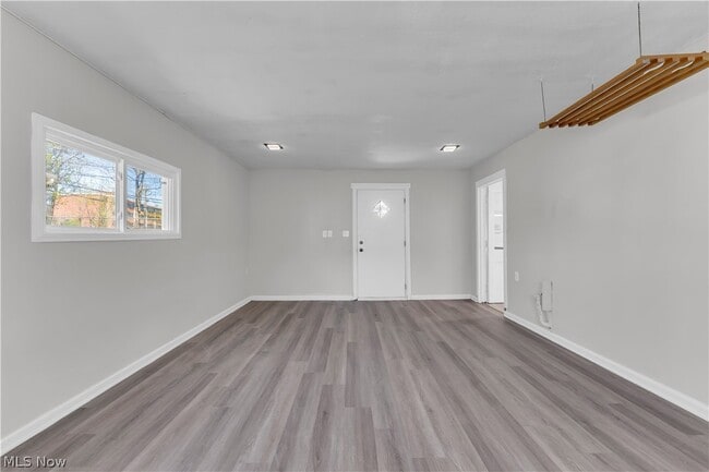 Building Photo - 20117 Butternut Ln