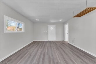 Building Photo - 20117 Butternut Ln