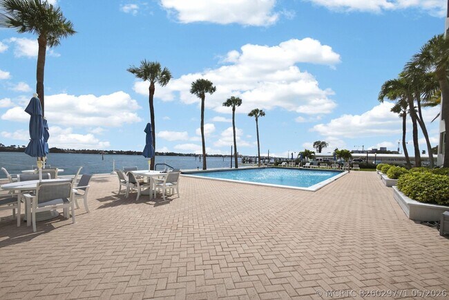 Building Photo - 2600 N Flagler Dr