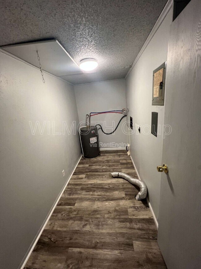 Building Photo - 2000 Indianapolis Rd