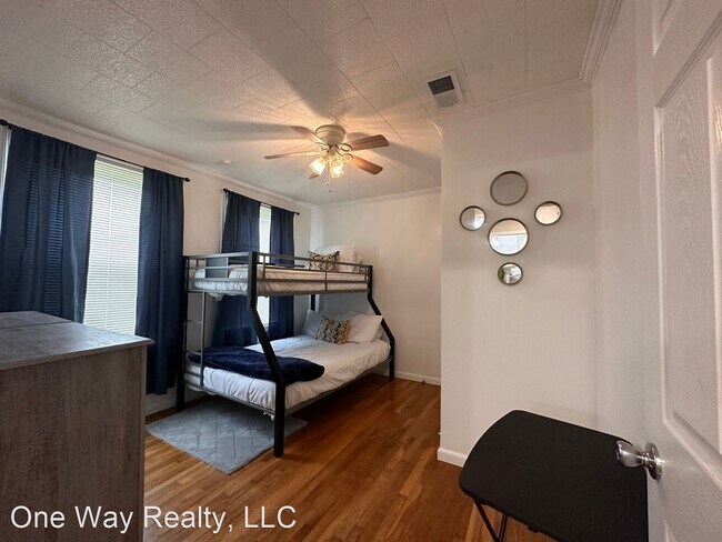 Building Photo - 3 br, 1.5 bath House - 3714 Yale Street