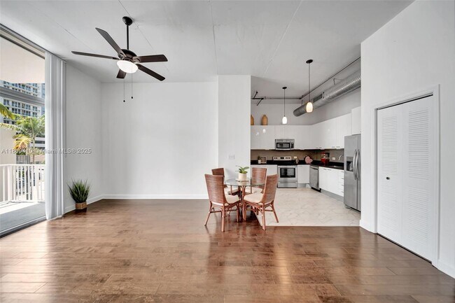Building Photo - 2100 Van Buren St