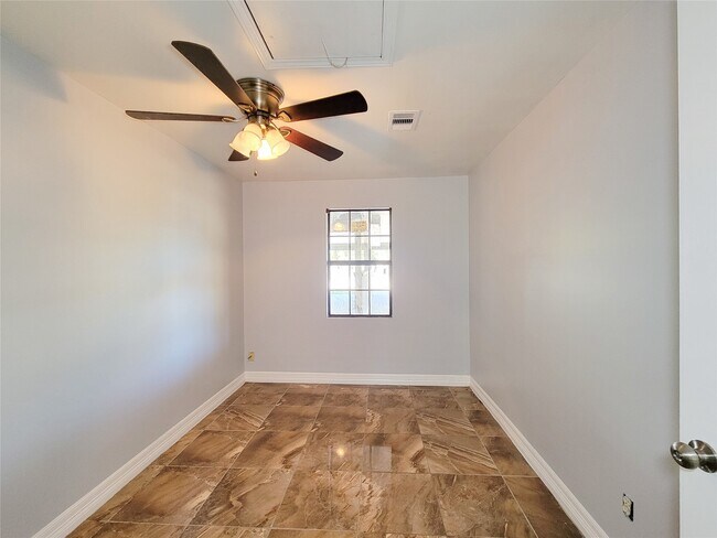 Building Photo - 12934 Ivydale Dr