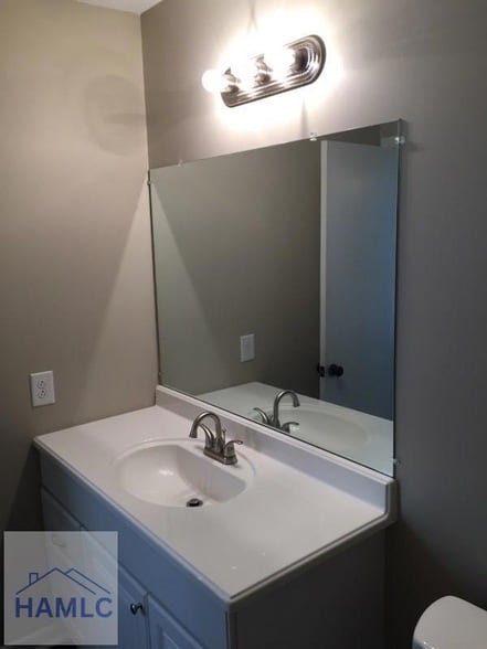 Building Photo - 380 Howard Rd