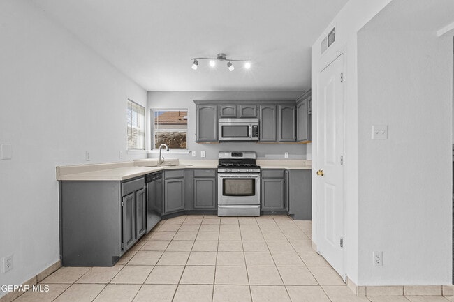 Building Photo - 11864 Vere Leasure Dr