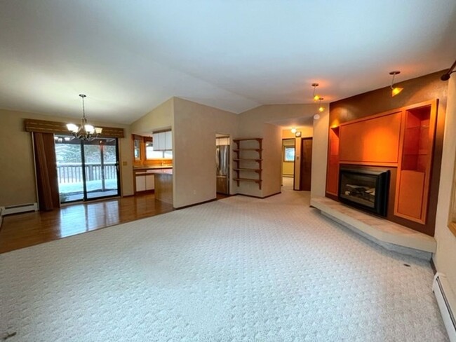 Building Photo - East Anchorage Four Bedroom Home with Bonu...