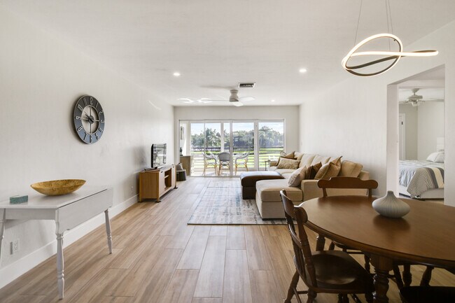 Building Photo - 755 Saturn St