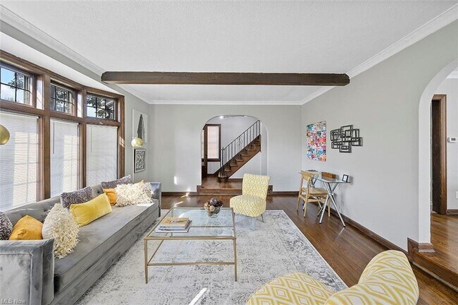 Building Photo - GORGEOUS Cleveland Hts Single Family - Ava...