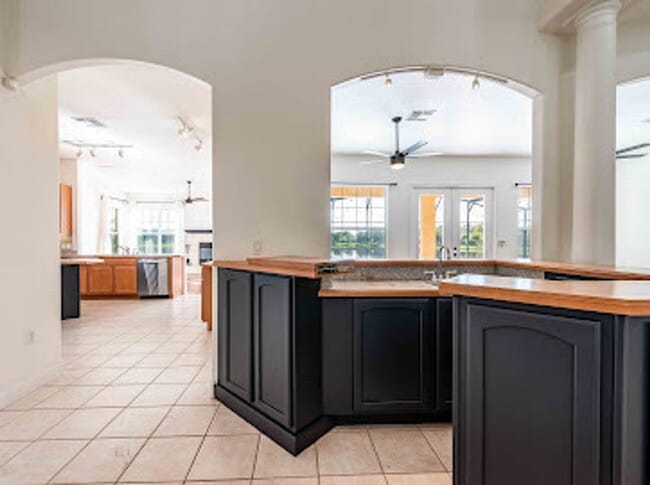 Building Photo - St. Cloud 4 Bedroom, 4 Bathroom Pool Home with Lake View