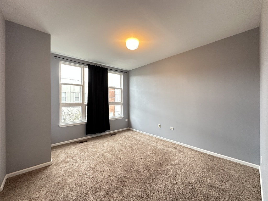 Building Photo - 3224 N Kilbourn Ave