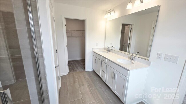 Building Photo - 15918 Parkside crossing Dr