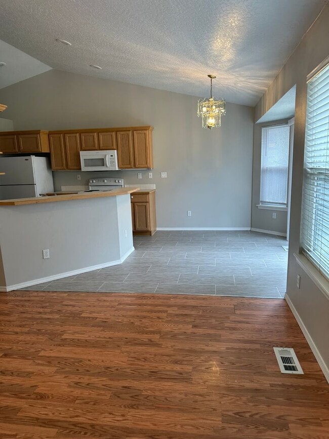 Building Photo - $1,895. - Coming soon! 4 Bed, 2 Bath with ...