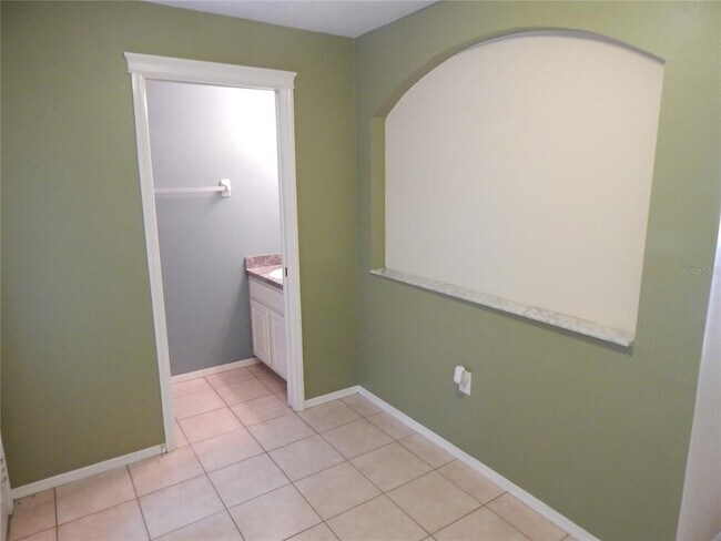 Building Photo - 5869 Meadowpark Pl
