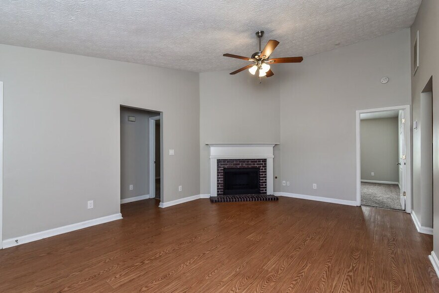 Building Photo - 508 Village Cir