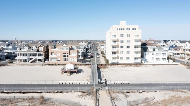 Building Photo - 3 S Richards Ave