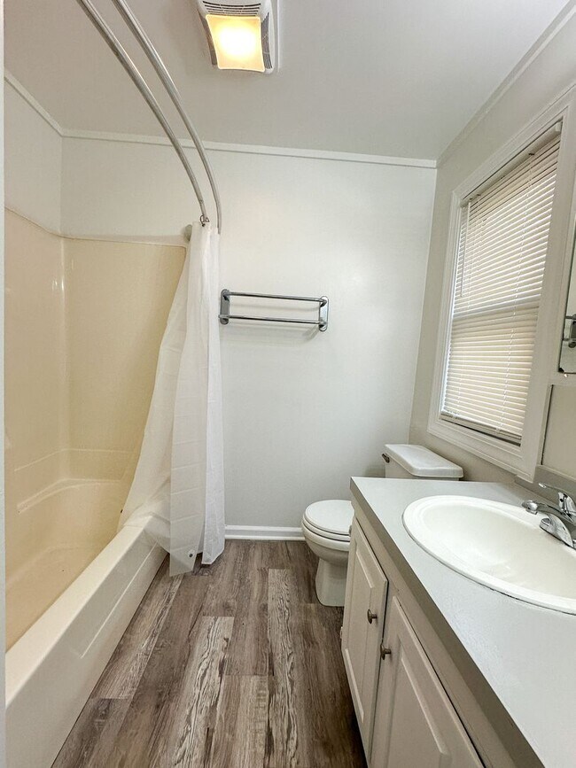 Building Photo - 520 Harlan Ave NE