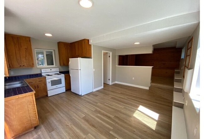 Building Photo - Beautiful Remodeled Home in Cayucos