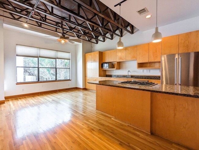 Building Photo - 444 Oxford St