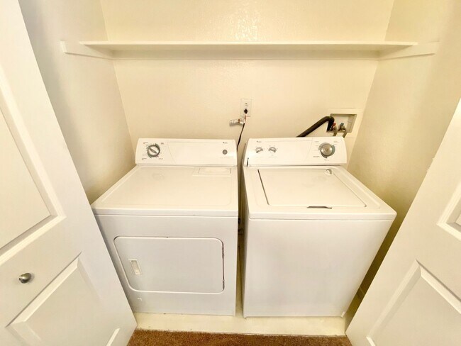 Building Photo - CHARMING SOUTHWEST LAS VEGAS CONDO WITH COMMUNITY AMENITIES