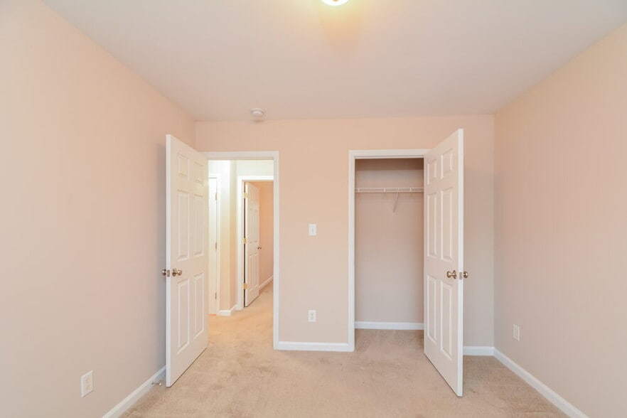 Building Photo - 4910 Little Bud Ln