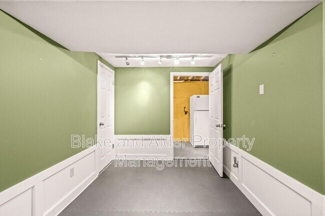 Building Photo - 3455 NE Tillamook St