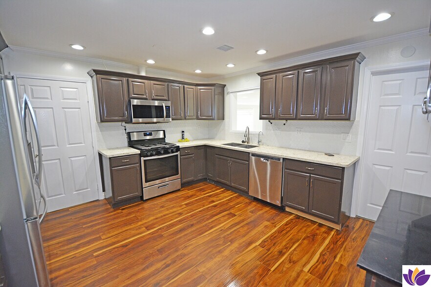 Building Photo - 23701 Bessemer St