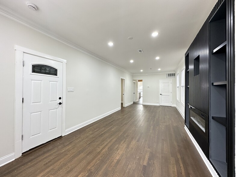 Building Photo - 2317 N Keeler Ave