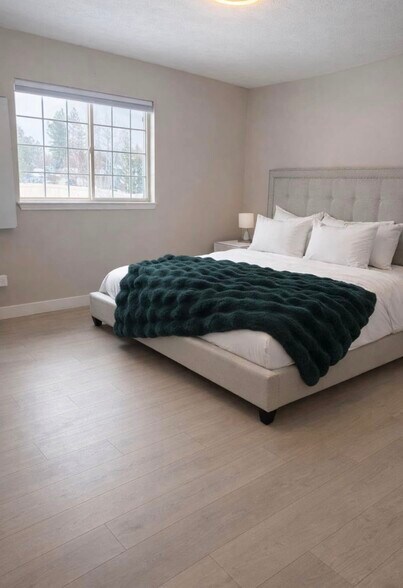 Building Photo - 7104 N Deschutes Dr