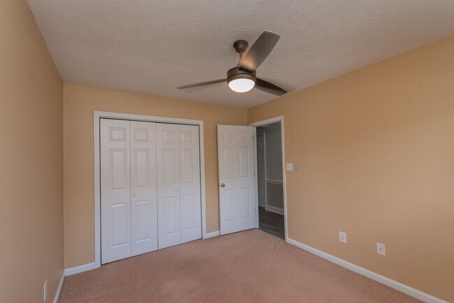 Building Photo - A Smart Home with Room to Roam conveniently located near Doctor's Hospital!