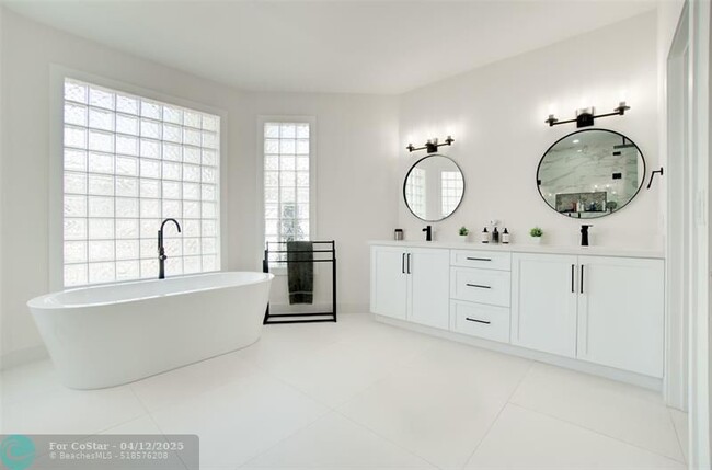 Building Photo - 2563 Jardin Ln