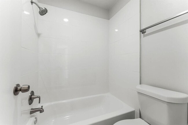 Building Photo - 16970 Mockingbird Ct