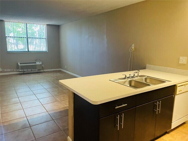 Building Photo - 2401 Riverside Dr