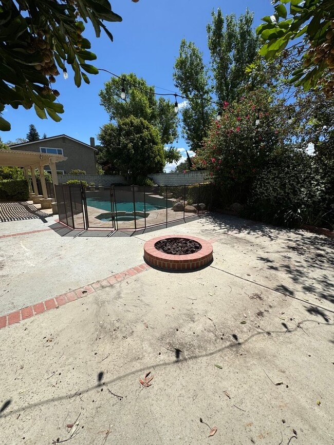 Building Photo - Light-Filled Home with Resort-Style Backyard in Thousand Oaks