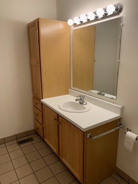 Full Bath - 5 Mruck St