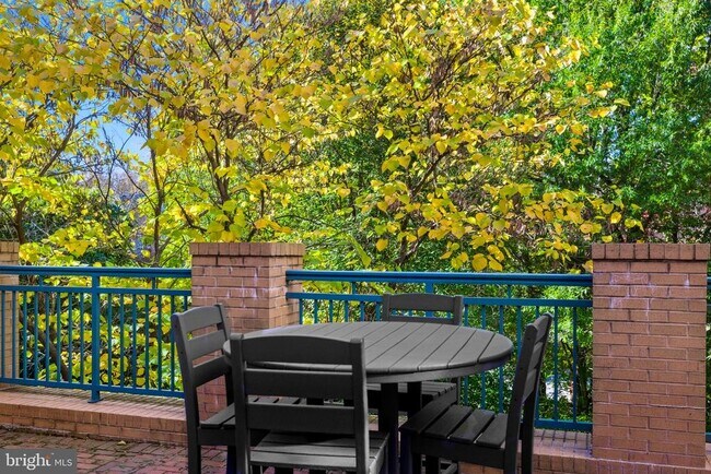 Building Photo - 2200 N Westmoreland St