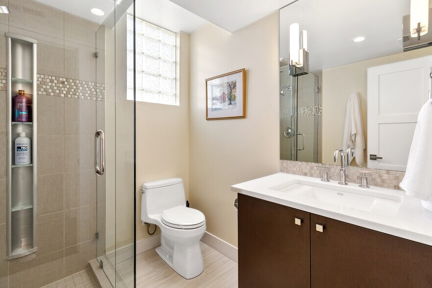 2nd Bathroom - 1819 Irving St