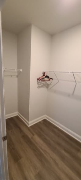 Building Photo - 160 River Glen Dr