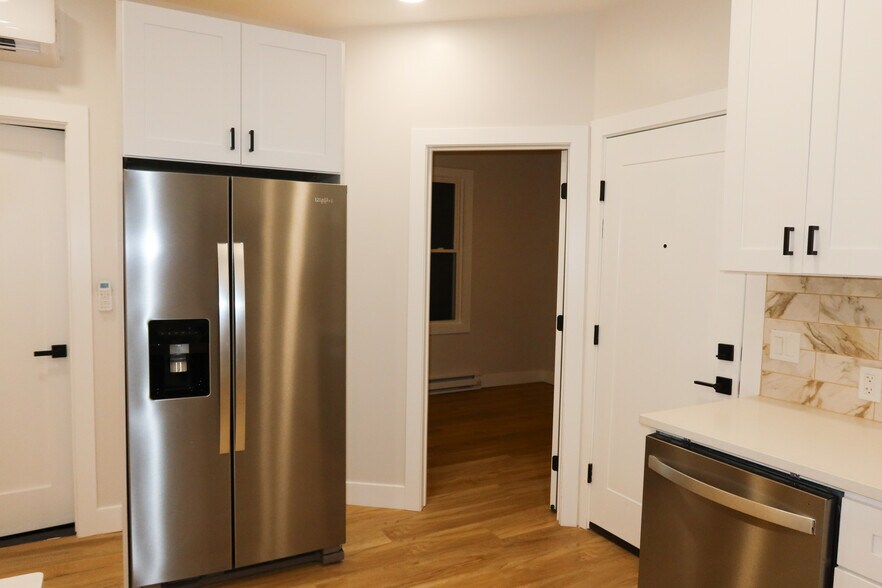 Building Photo - 116 Van Riper Ave