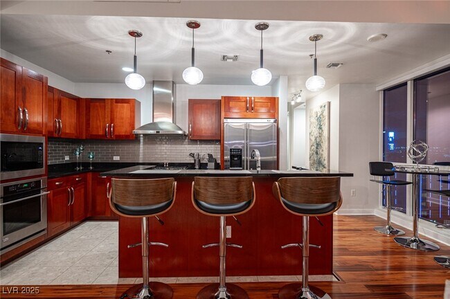 Building Photo - 4525 Dean Martin Dr