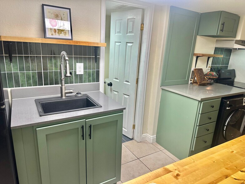 Building Photo - 189 N 6th Ave