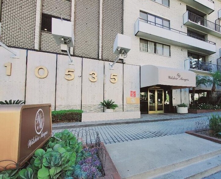 View from Wilshire Blvd - 10535 Wilshire Blvd