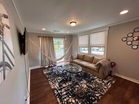 Building Photo - 230 Broadview Dr