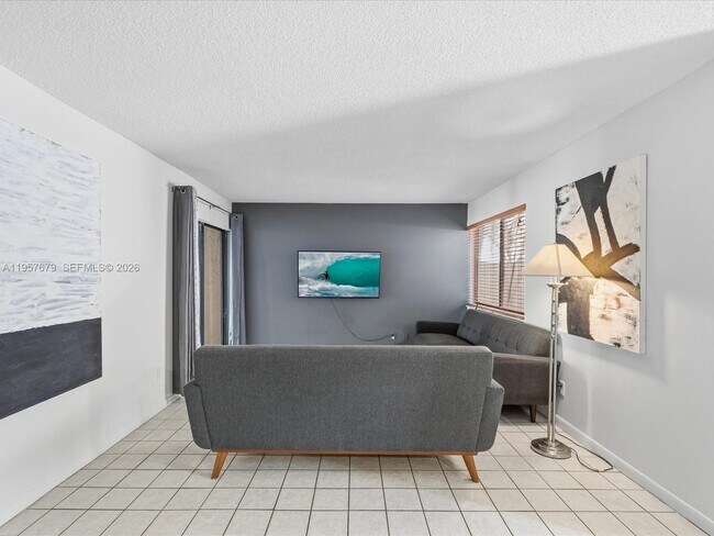 Building Photo - 5020 SW 40th Ave