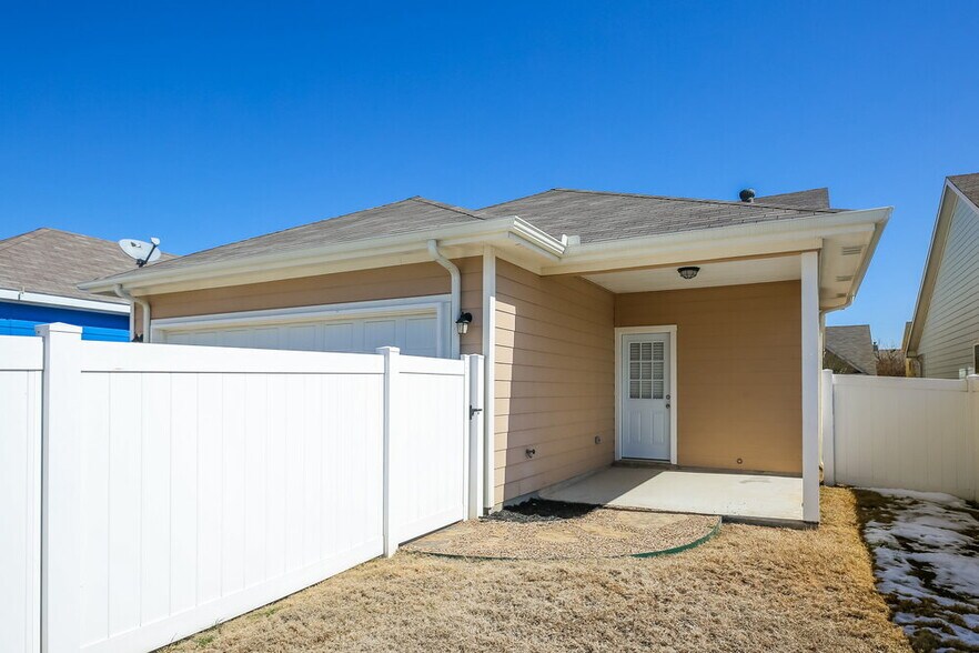 Building Photo - 10965 Colonial Heights Ln